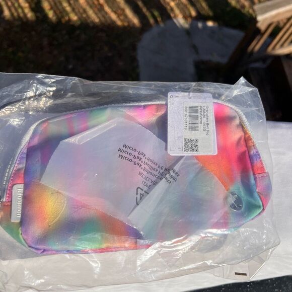 Lululemon Everywhere Belt Bag 1L Unisex Prism OS - Picture 6 of 8